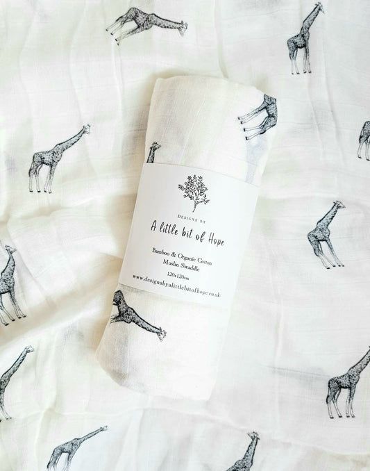 Bamboo & Cotton Muslin Swaddle - Giraffe    FREE UK Delivery